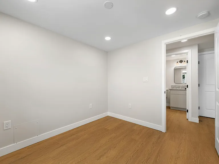 3020 E 3rd St #15 — Photo 24