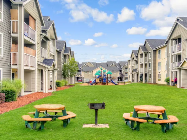 The Seasons at Lea Hill Village