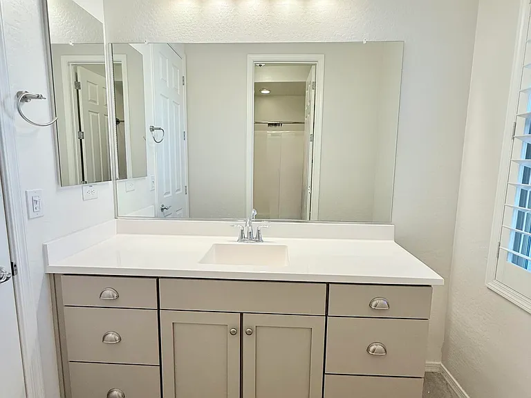 2366 W Gloria Ln — Photo 30