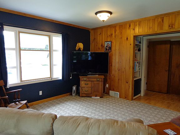 4th image of 484 N Main St