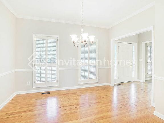 4th image of 2655 Highland Ct