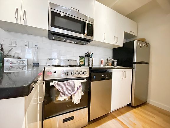 4th image of 340 Amsterdam Ave #52