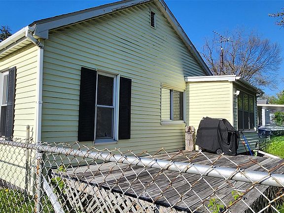 4th image of 3521 Whitney Ave