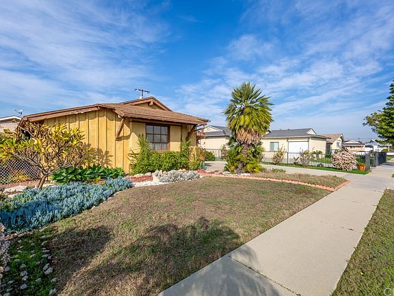 4th image of 21419 Marigold Ave