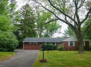 17 Dublin Rd, Pennington, NJ 08534