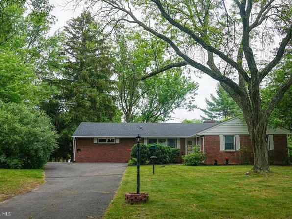 17 Dublin Rd, Pennington, NJ 08534