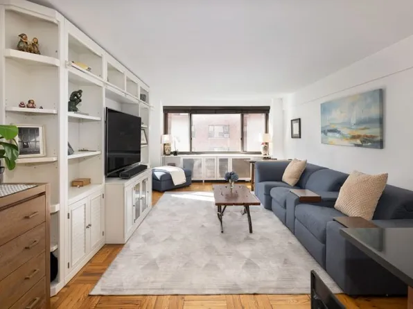 425 East 63rd Street W5G image 1 of 7