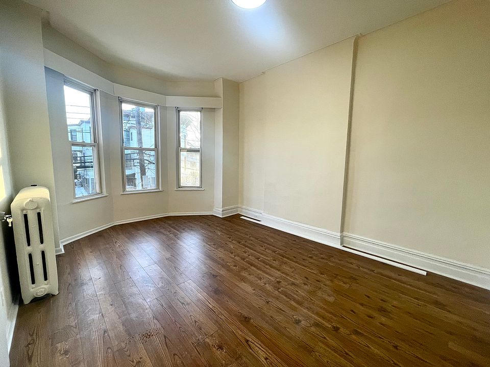 1st image of 14-01 26th Ave #2A