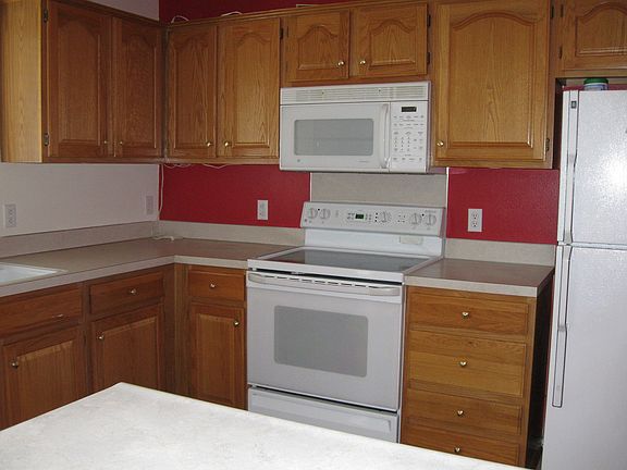 4th image of 207 Charleston Dr #L