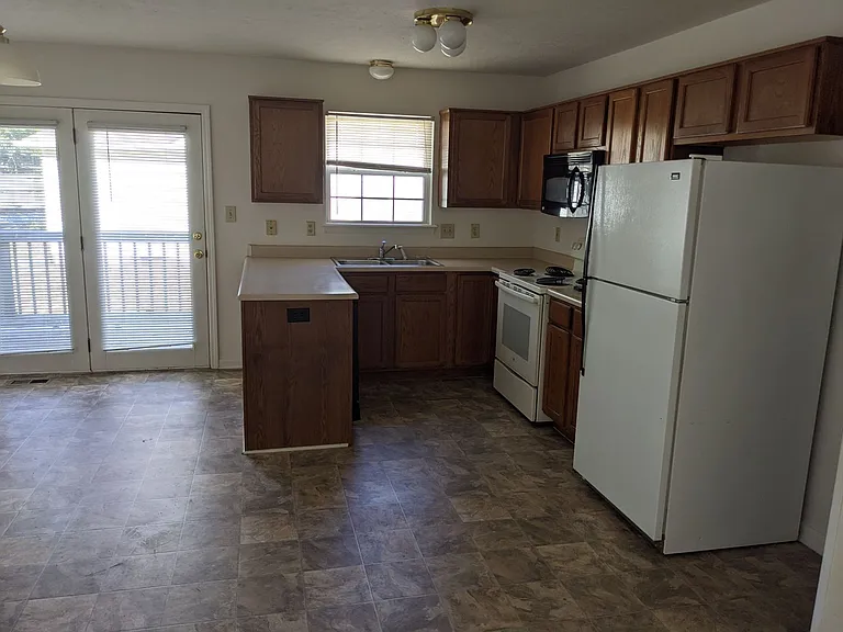 73 Virgil Dr — Photo 2