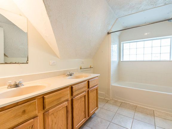 3rd image of 628 E University St #68409a42c