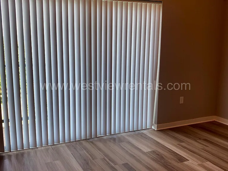 203 E Laurel St — Photo 22