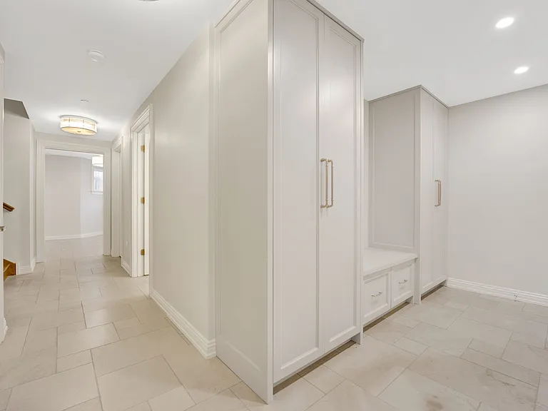 105 W Chestnut St — Photo 20