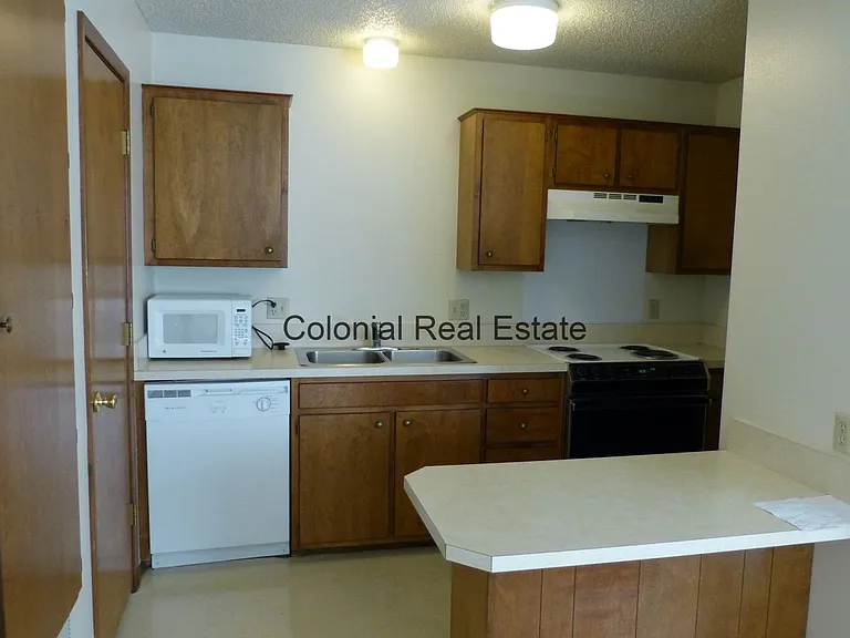 2121 Gladstone St — Photo 3