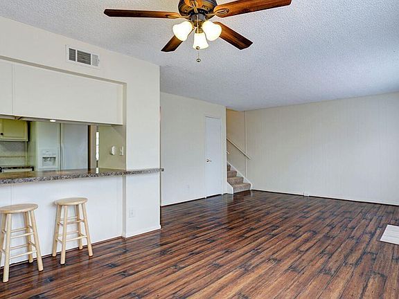 4th image of 2202 Shadowdale Dr #353