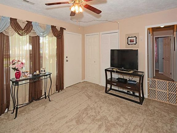 3rd image of 518 Denison Ave