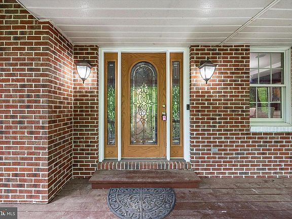 2nd image of 4109 Cove Ct