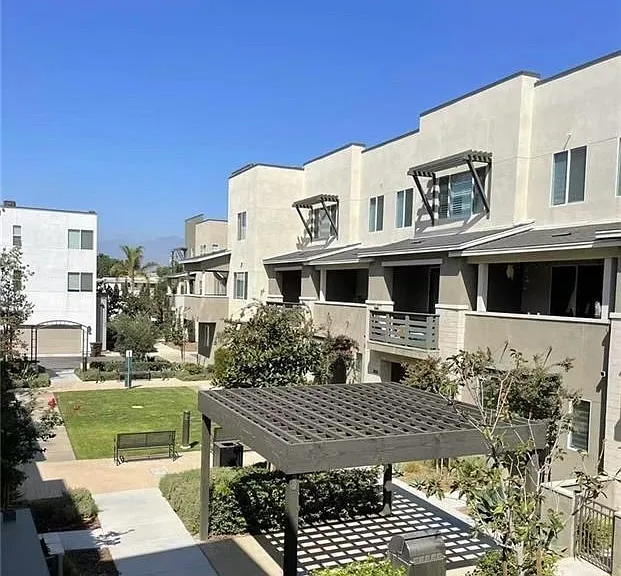2825 Lily Ln — Photo 1