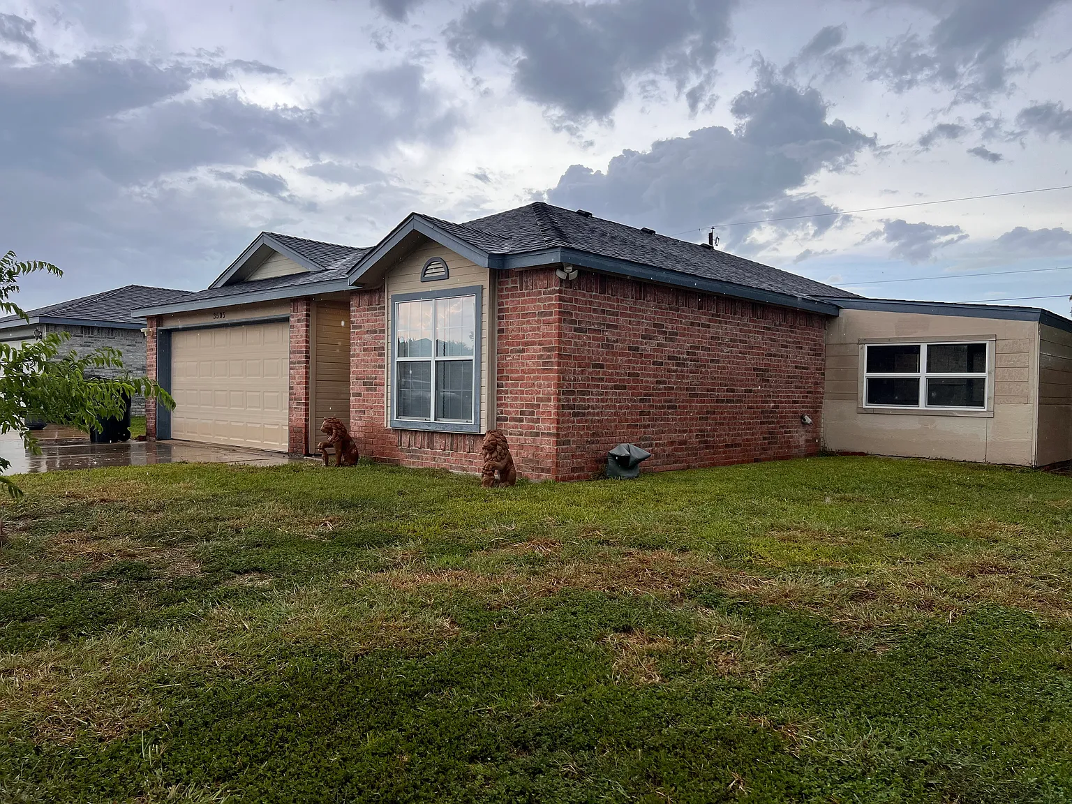 3505 Lakecrest Dr — Photo 2