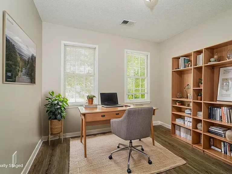 3133 Glen Hollow Dr — Photo 16