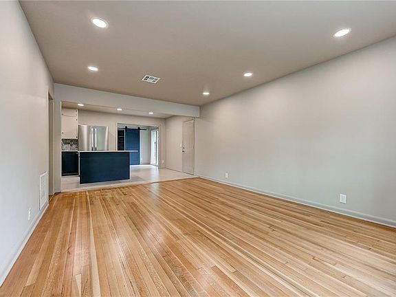 4th image of 532 Dee Anne Dr