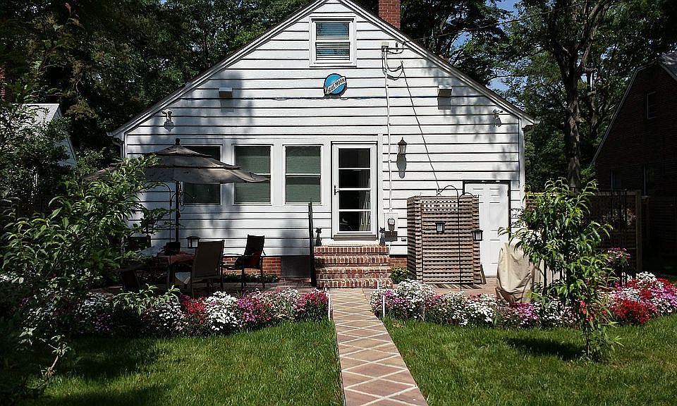 2nd image of 3917 Merry Oaks Ave