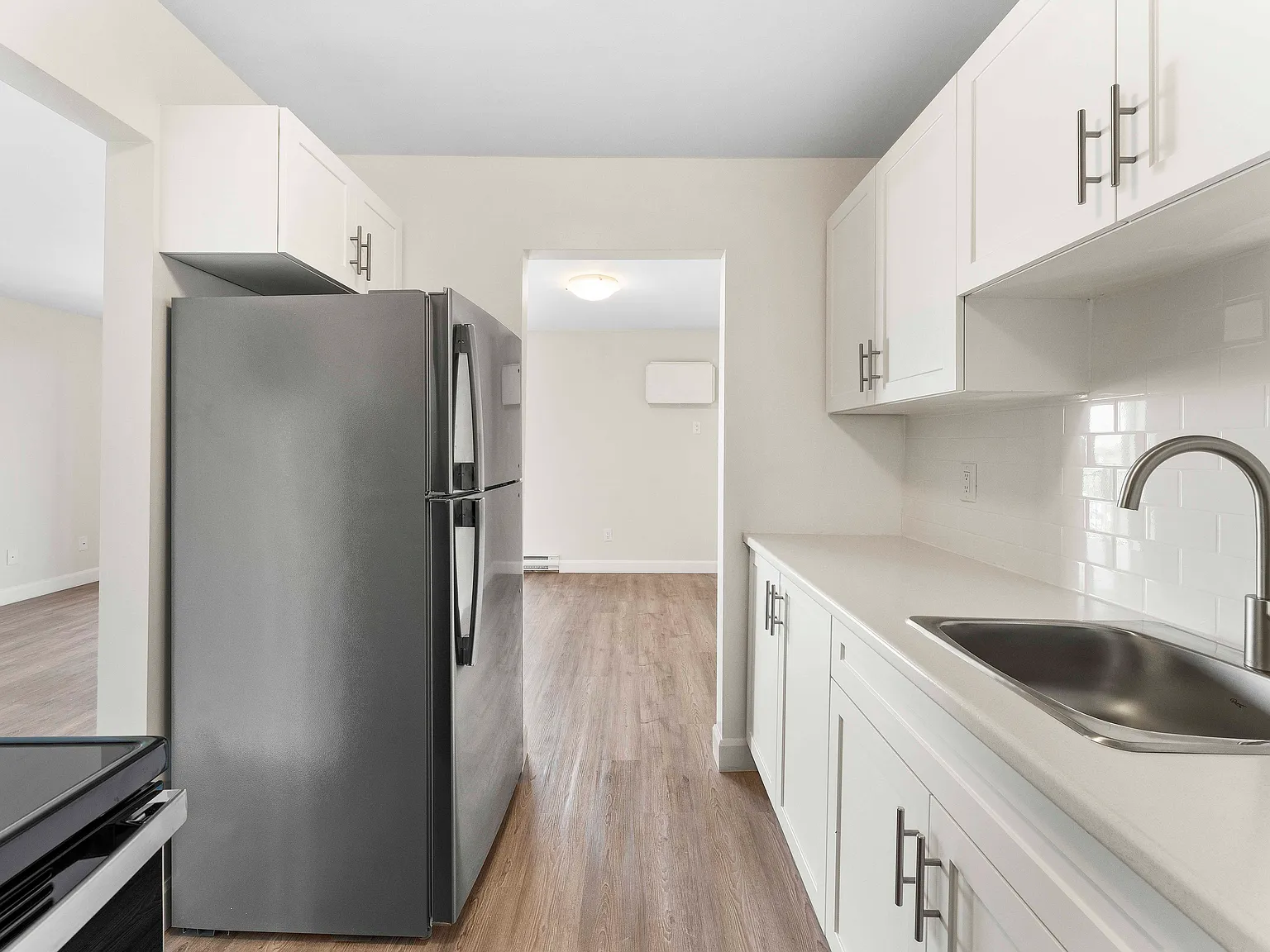 Thames Park Tower Apartments — Photo 1
