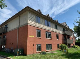922 E College St #B4, Iowa City, IA 52240
