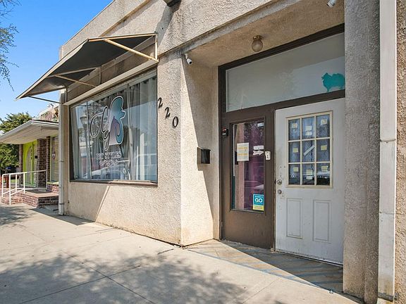 3rd image of 220 E East St
