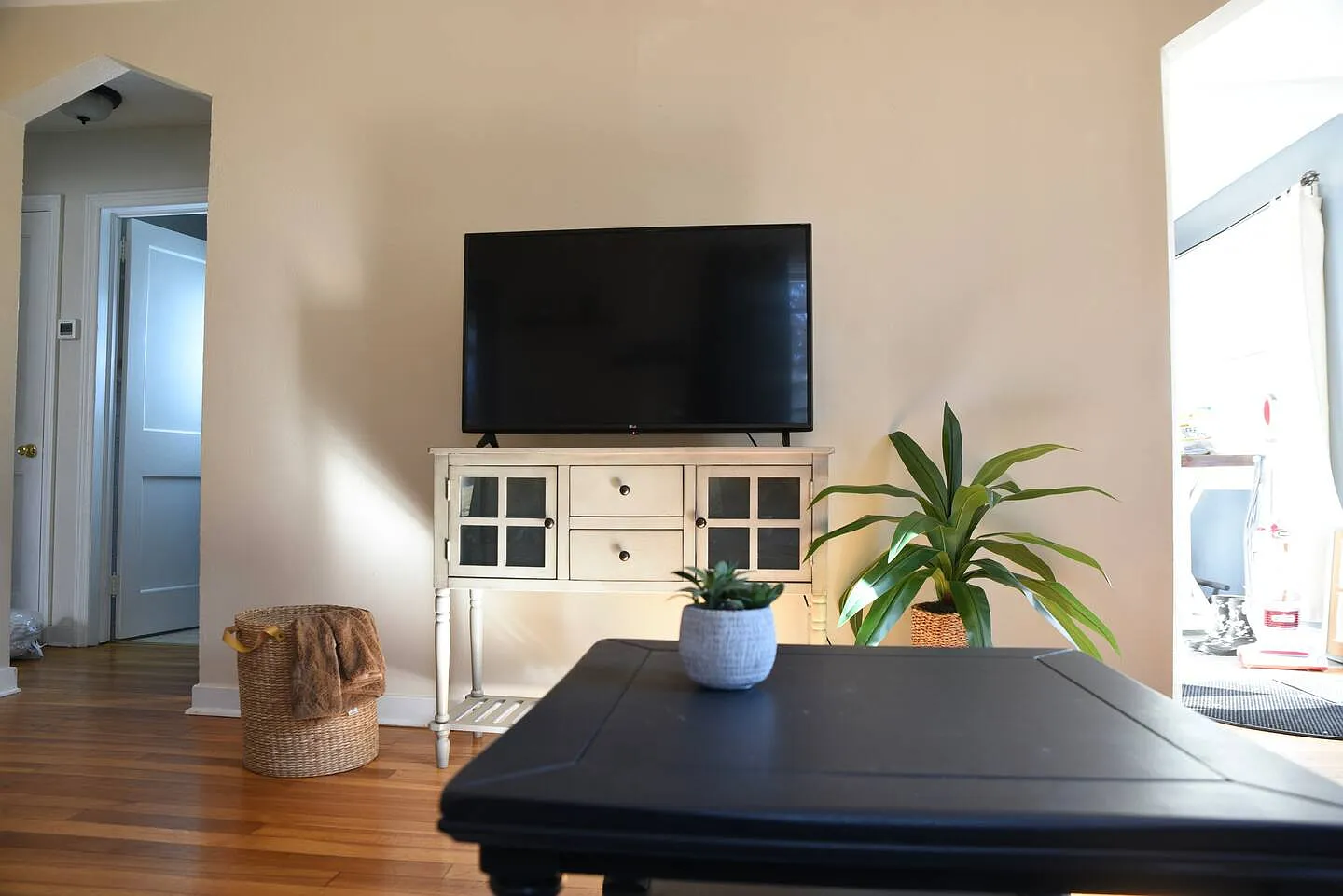 3 bed, $3,500 — Photo 3