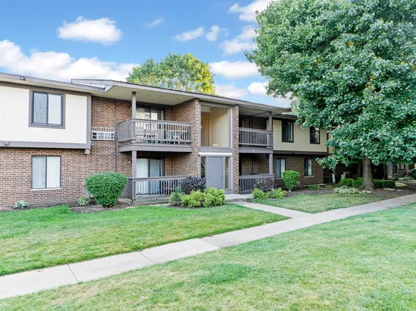 586 Somerset Ln APT 8, Crystal Lake, IL 60014