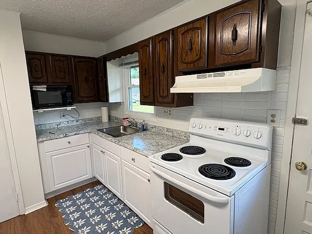 2 bed, 672 sqft, $1,750 — Photo 2