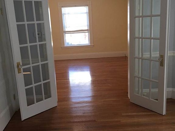 4th image of 17 Coburn St #1