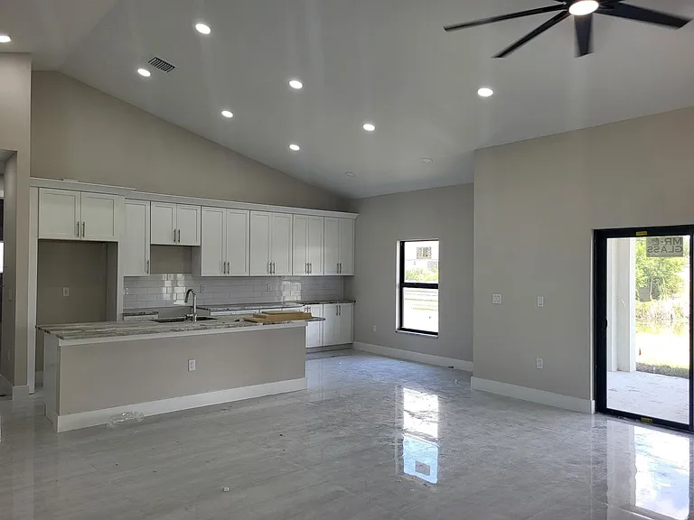 341 NW 7th Ave — Photo 8