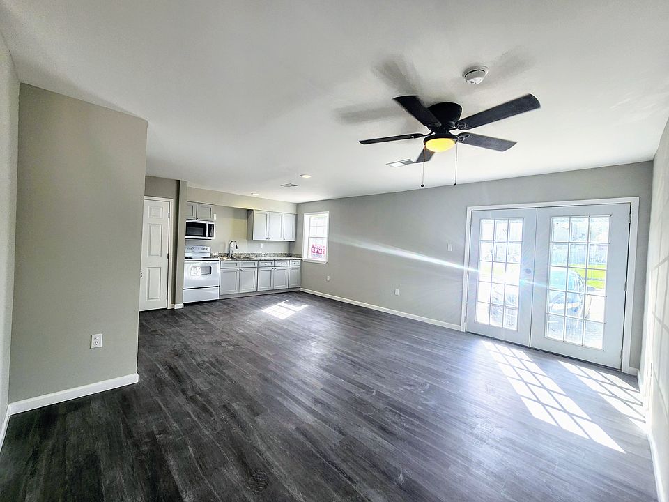1st image of 203 River Oaks Dr APT B