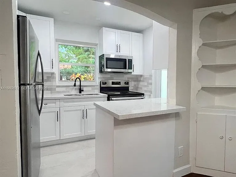 1900 Tigertail Ave — Photo 5