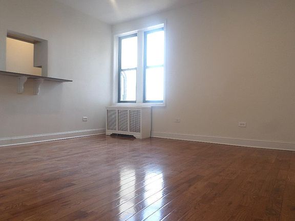 4th image of 2574 33rd St APT 6C
