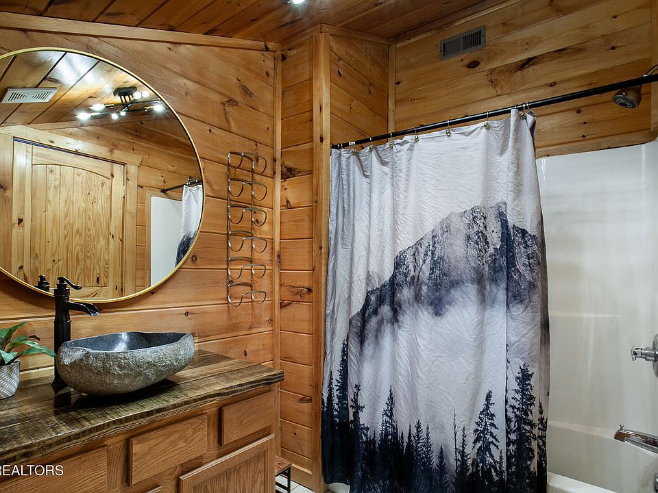 34th image of 920 Falcon View Way