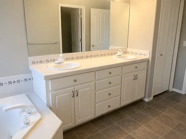 11308 NW Kenzie Ln — Photo 16