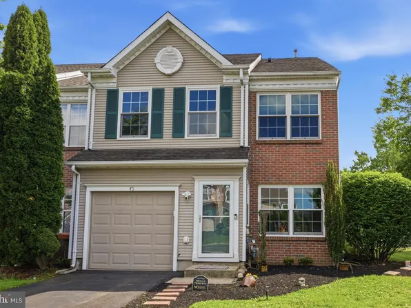45 Honey Locust Ln, Newtown, PA 18940