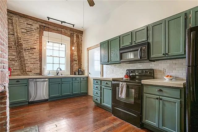 536 Jackson Ave — Photo 6