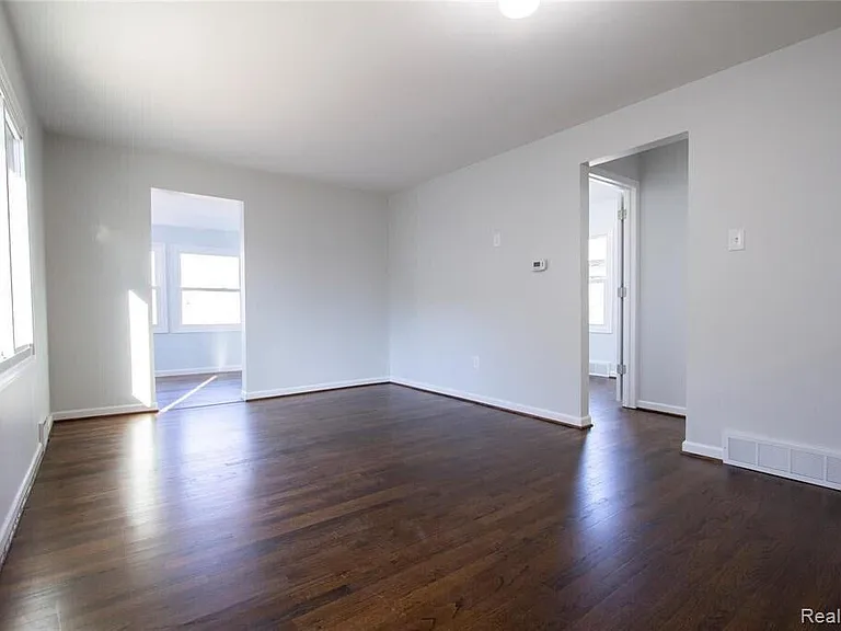 1308 E Milton Ave — Photo 9