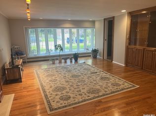 30 Michael Rd, Syosset, NY 11791