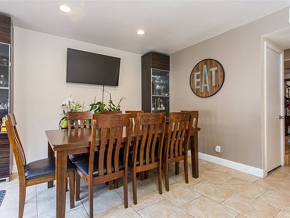 4th image of 5471 Lindley Ave