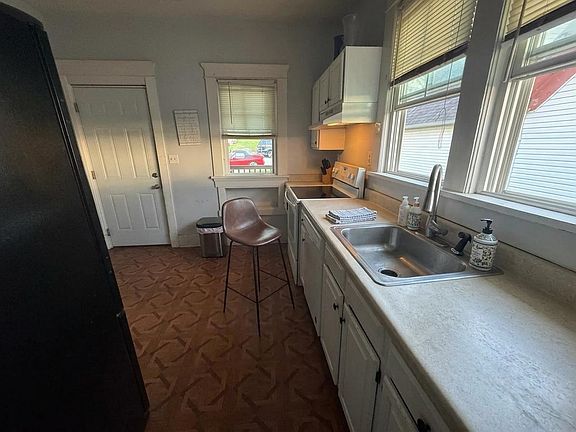 5th image of 213 Conwell St