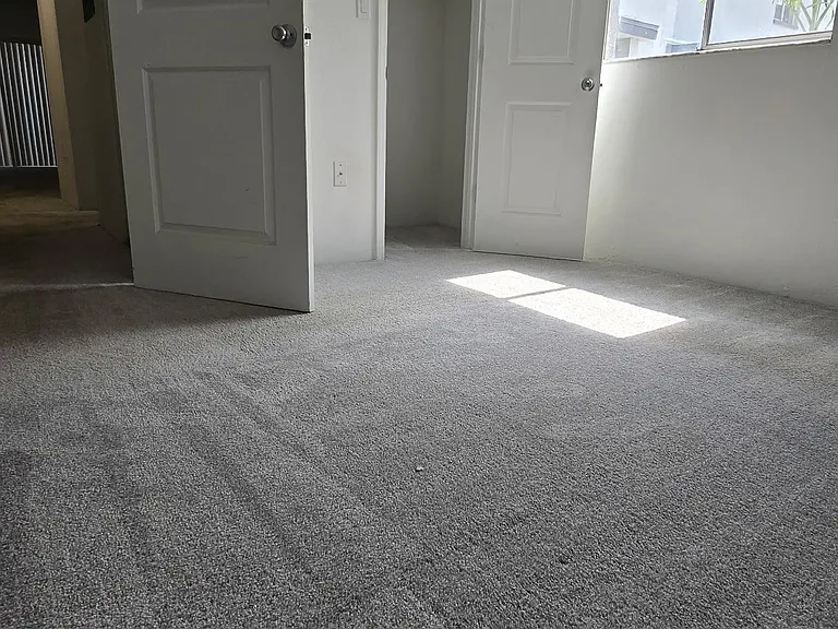 1917 Maravilla Ave #33 — Photo 15