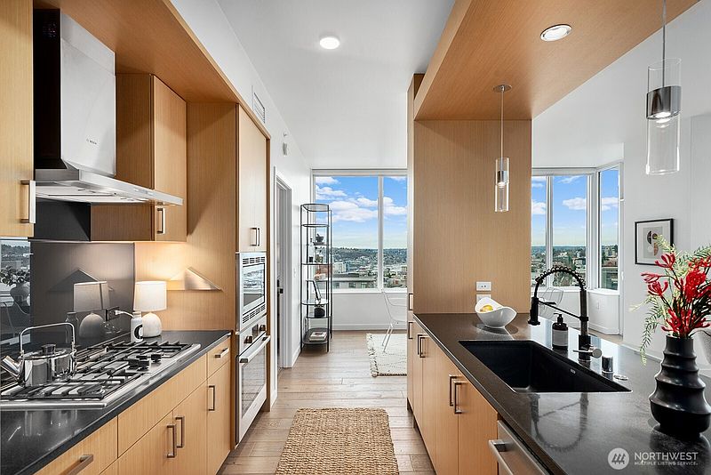 5th image of 1321 Seneca Street #1001