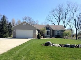 11412 Delmar Dr, Fenton, MI 48430