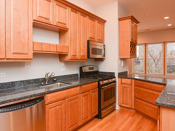 4th image of 1530-530 W Huron St #103