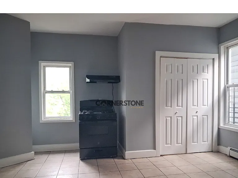 7 N Straight St — Photo 10